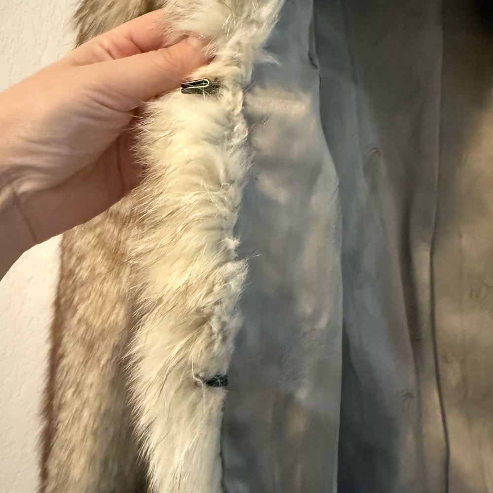 Berghaus Vintage Fur Coat in Cream and Tan - Picture 4 of 7